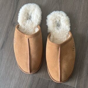 UGG Men’s Chestnut/Tan Lined Slide Slippers